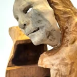 Escultura de papel maché, madera y fierro